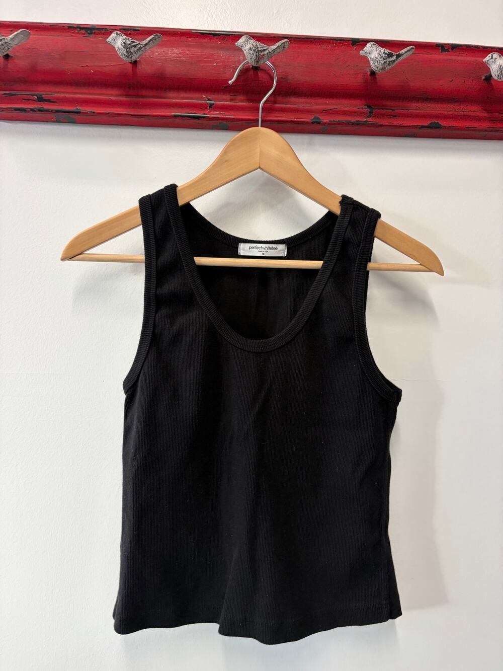 PerfectWhiteTee brand Cropped Tank top size Medium Black Scoop